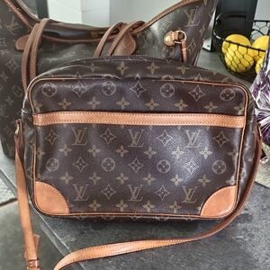 Louis Vuitton Monogram Canvas Messenger Bag - Brown & Tan